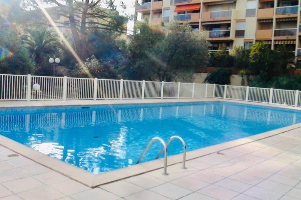 Studio Centre De Hyeres Pour 4 Personnes Piscine Et Tennis Exterior foto